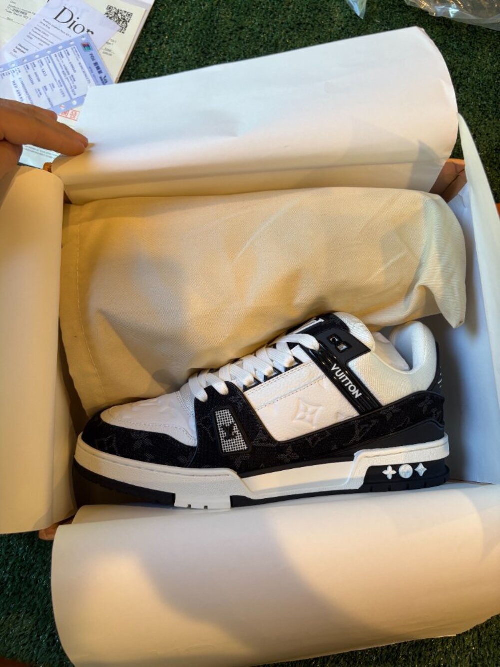 Louis Vuitton Trainer Sneakers Black White Monogram - Picture 6 of 6